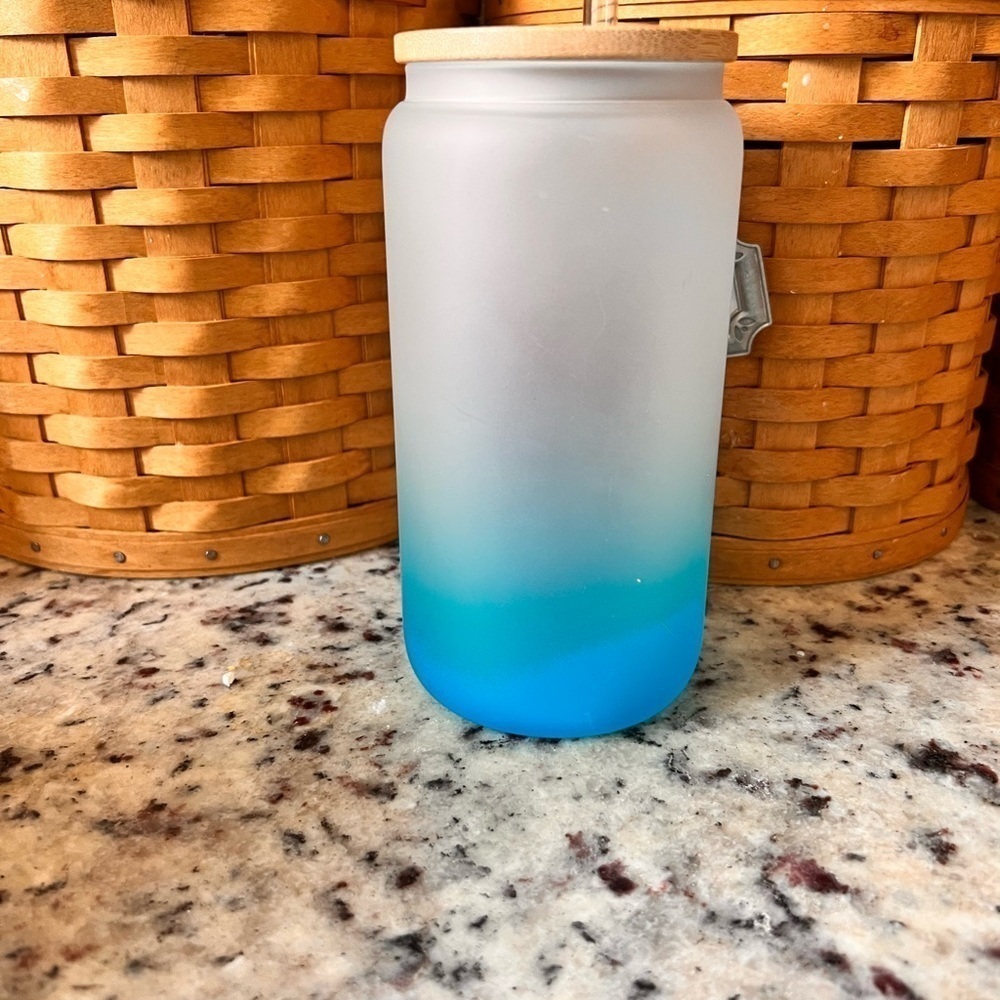 16 oz glass drinking glass with bamboo lid and straw. - Picture 3 of 3